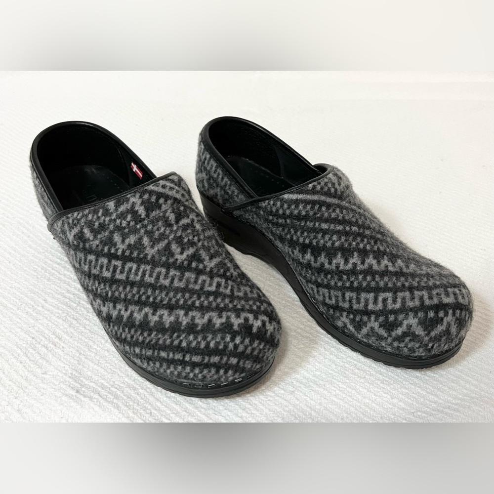 Sanita Women’s Professional Clog Wool Faire Isle print. EU 37/ US 6/6.5.